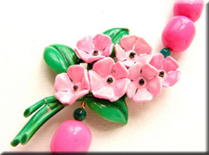 Vintage pink and green necklace by Sora Designs on Etsy